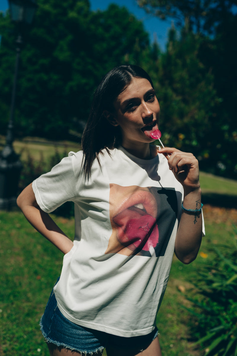 TEE LICK THE LOLLIPOP